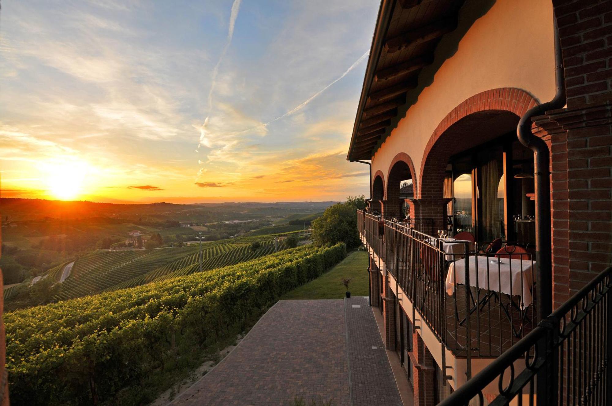 Hotel Tota Virginia Antico Podere Serralunga d'Alba Exteriér fotografie